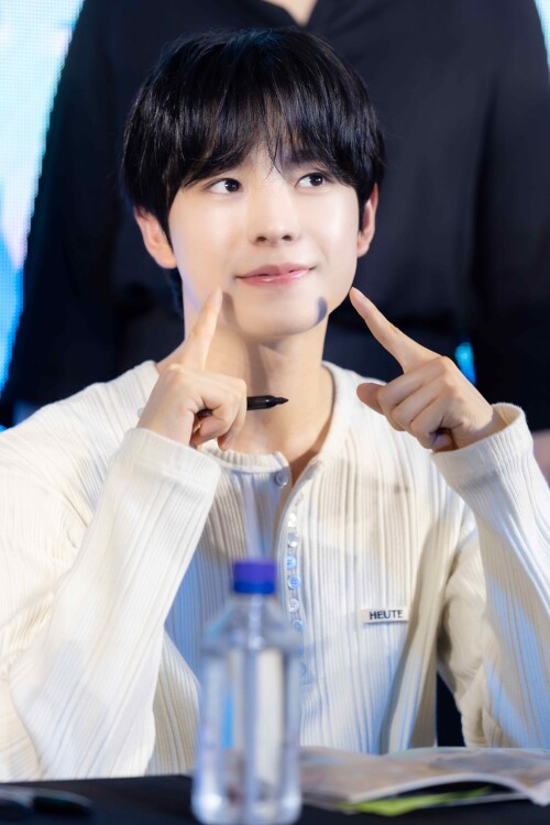 YUSHI--3--JOY-CLUB-x-NCT-WISH-poppop-FANSIGN-in-BANGKOK-25399570ae7f721ae.jpg
