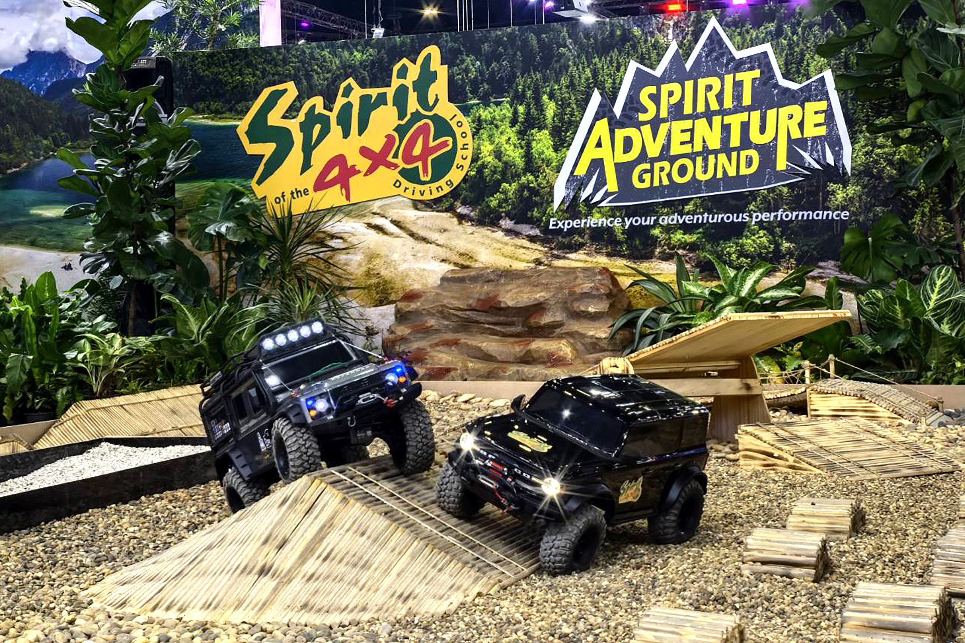 SPIRIT 4x4 ชวนขับรถบังคับจิ๋วในสนามจำลอง และลองนั่งรถลุยทางวิบาก ในงานMOTOR EXPO