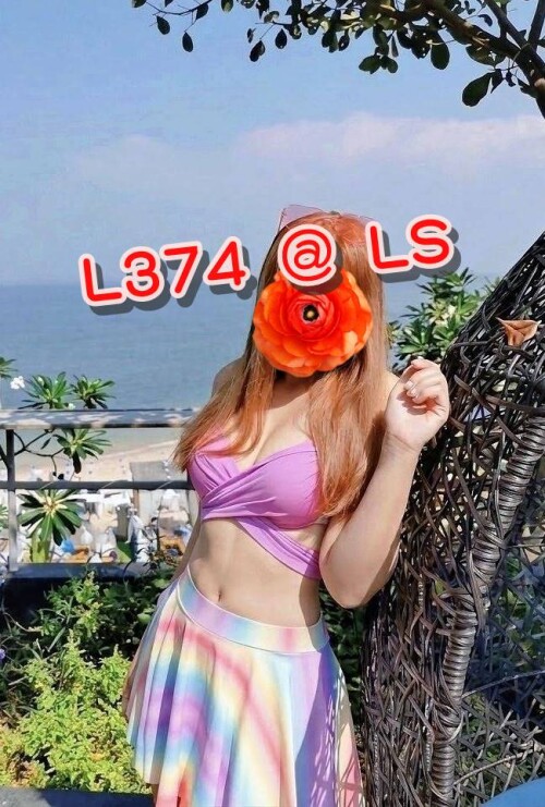 1828573